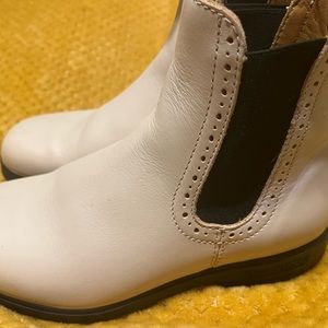 Blundstones. Pearl white.
